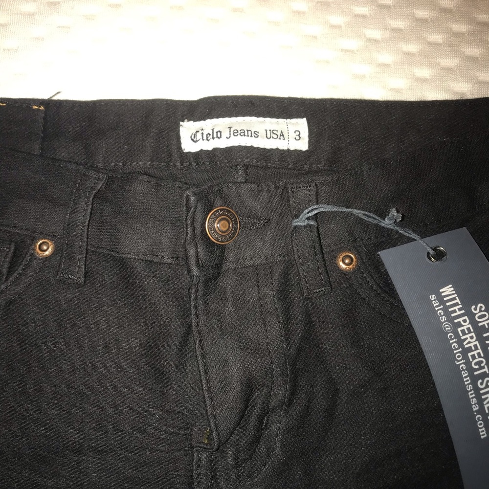 Women’s Black Straight Stretchy Jeans